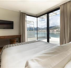 Selection of 5 bedroom seafront villas with pool on Ciovo near Trogir, sleeps 10